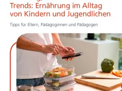 Titelseite Broschüre Werbung, Social Media und Trends: Ernährung im Alltag von Kindern und Jugendlichen