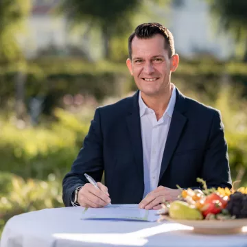 Gesundheitsminister Mückstein unterzeichnet Charta „Kinder essen gesund“ des FGÖ Gesundheitsminister Mückstein unterzeichnet Charta „Kinder essen gesund“ des FGÖ