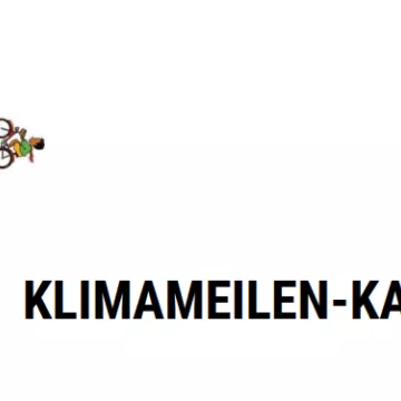 © Michael Schober Weltkugel mit radfahrenden, zu Fuß gehenden Kindern